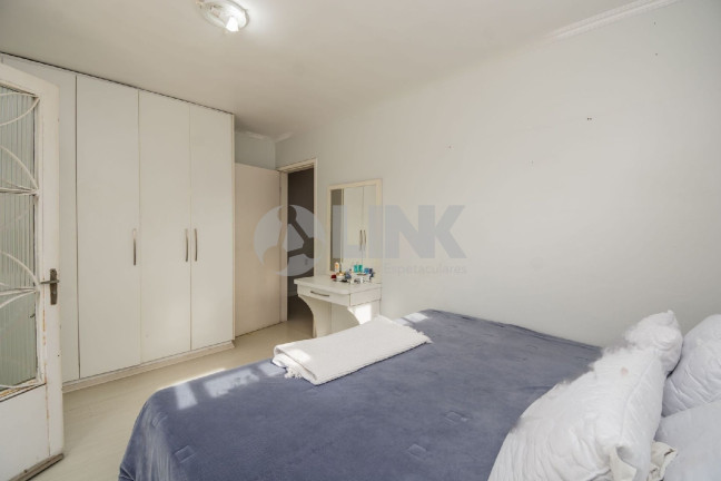 Imagem Casa com 4 Quartos à Venda, 240 m² em Jardim Itu - Porto Alegre Imagem Casa com 4 Quartos à Venda, 240 m² em Jardim Itu - Porto Alegre