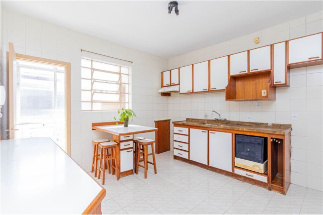 Imagem Imóvel com 2 Quartos à Venda, em Rio Branco - Porto Alegre Imagem Imóvel com 2 Quartos à Venda, em Rio Branco - Porto Alegre