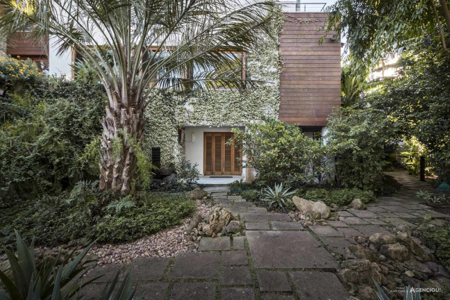Imagem Casa com 4 Quartos à Venda, 900 m² em Vila Assunção - Porto Alegre Imagem Casa com 4 Quartos à Venda, 900 m² em Vila Assunção - Porto Alegre