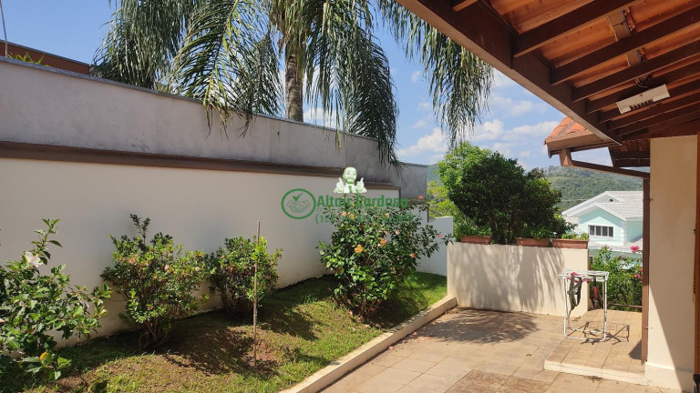 Imagem Casa com 4 Quartos à Venda, 230 m² em Centro - Jambeiro