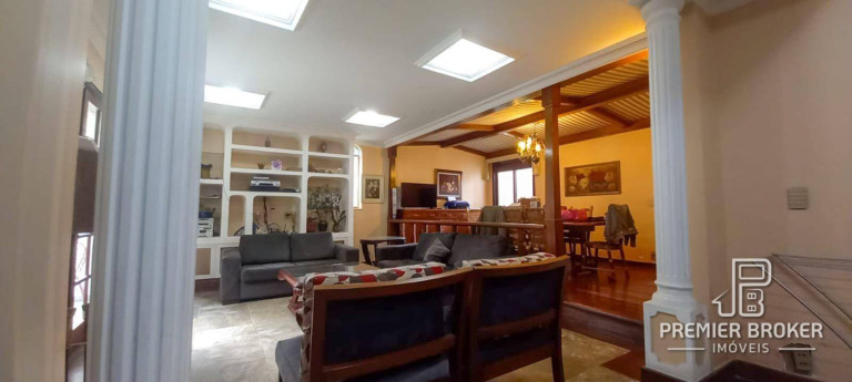 Imagem Casa com 5 Quartos à Venda, 212 m² em Alto - Teresópolis