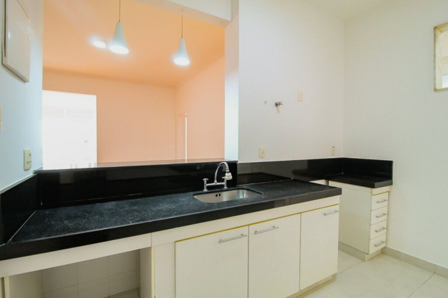 Imagem Imóvel com 3 Quartos à Venda, 108 m² em Copacabana - Rio De Janeiro Imagem Imóvel com 3 Quartos à Venda, 108 m² em Copacabana - Rio De Janeiro