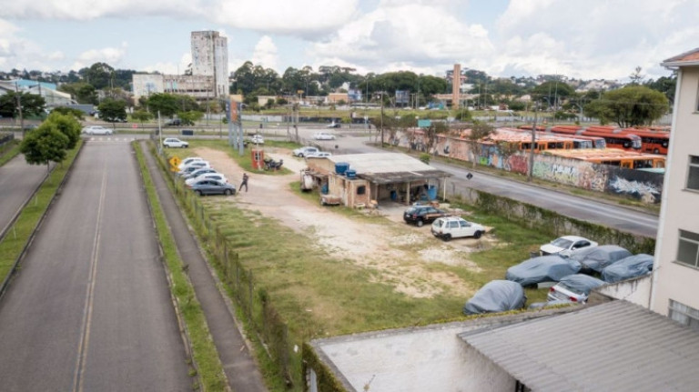 Imagem Terreno à Venda, 1.995 m² em Parolin - Curitiba Imagem Terreno à Venda, 1.995 m² em Parolin - Curitiba
