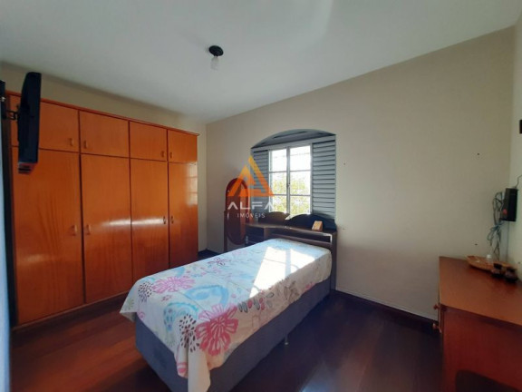 Imagem Casa com 6 Quartos à Venda, 96 m²