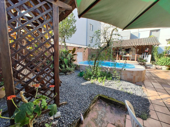 Imagem Casa com 5 Quartos à Venda, 244 m² em Centro - Joinville
