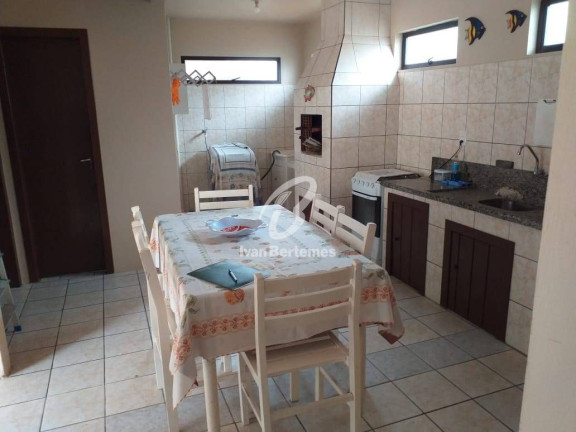 Imagem Casa com 3 Quartos para Temporada, em Canto Grande - Bombinhas Imagem Casa com 3 Quartos para Temporada, em Canto Grande - Bombinhas
