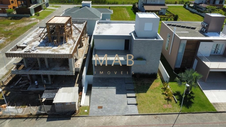 Imagem Casa com 4 Quartos à Venda, 606 m² em Ingleses - Florianópolis Imagem Casa com 4 Quartos à Venda, 606 m² em Ingleses - Florianópolis