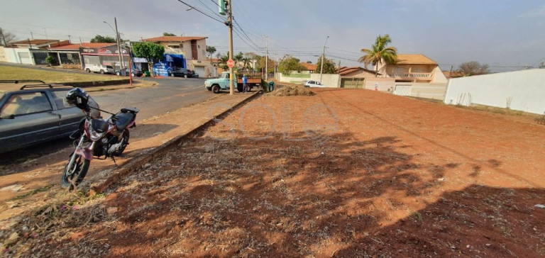Terreno à Venda, 300 m² em Jardim Santa Júlia (vila Xavier) - Araraquara