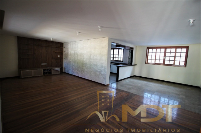 Imagem Casa com 3 Quartos à Venda, 260 m² em Braúnas - Belo Horizonte