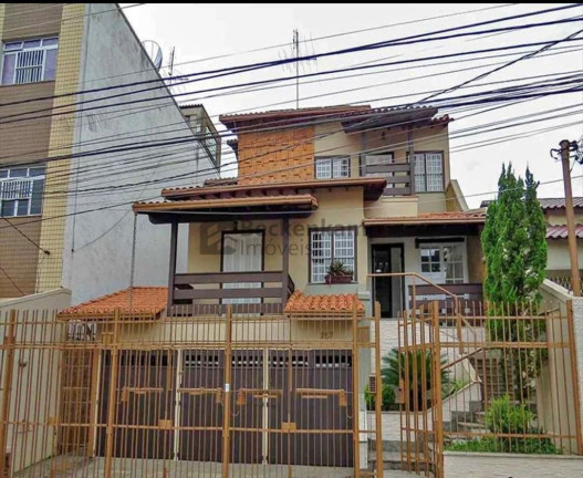 Casa com 4 Quartos à Venda,  em Jardim Amália - Volta Redonda