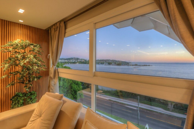 Imagem Imóvel com 3 Quartos à Venda, 351 m² em Vila Assunção - Porto Alegre Imagem Imóvel com 3 Quartos à Venda, 351 m² em Vila Assunção - Porto Alegre