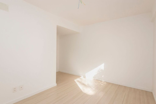 Imagem Imóvel com 2 Quartos à Venda, 80 m² em Passo Da Areia - Porto Alegre Imagem Imóvel com 2 Quartos à Venda, 80 m² em Passo Da Areia - Porto Alegre