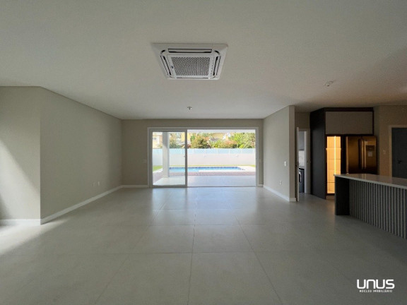 Imagem Casa com 5 Quartos à Venda, 450 m² em Jurerê Internacional - Florianópolis Imagem Casa com 5 Quartos à Venda, 450 m² em Jurerê Internacional - Florianópolis