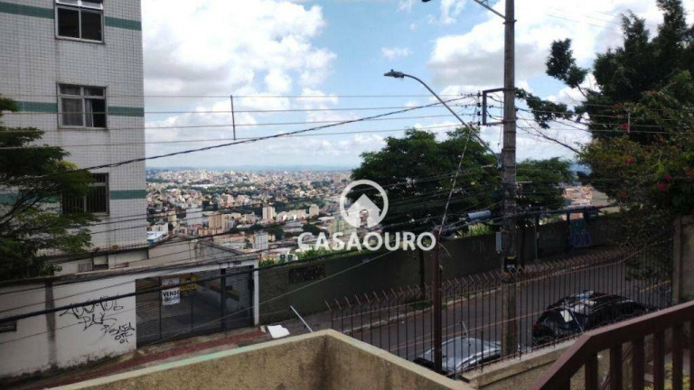 Imagem Casa com 6 Quartos à Venda, 250 m² em São Lucas - Belo Horizonte Imagem Casa com 6 Quartos à Venda, 250 m² em São Lucas - Belo Horizonte