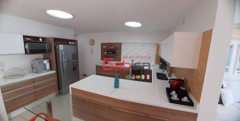 Imagem Casa com 4 Quartos à Venda, 300 m² em Ferradura - Armação Dos Búzios Imagem Casa com 4 Quartos à Venda, 300 m² em Ferradura - Armação Dos Búzios