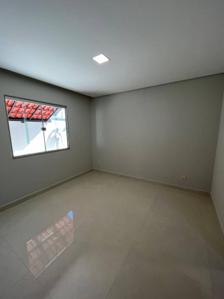 Imagem Casa com 3 Quartos à Venda, 252 m²
