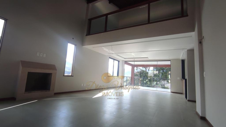 Imagem Casa com 3 Quartos à Venda, 300 m² em Vargem Grande - Teresópolis