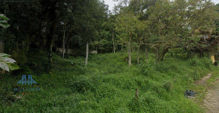 Terreno à Venda, 920 m² em Córrego Grande - Florianópolis