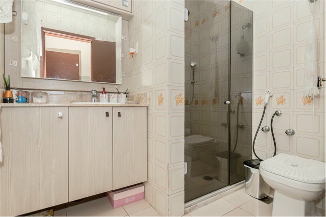 Imagem Casa com 4 Quartos à Venda, 174 m² em Moinhos De Vento - Porto Alegre Imagem Casa com 4 Quartos à Venda, 174 m² em Moinhos De Vento - Porto Alegre
