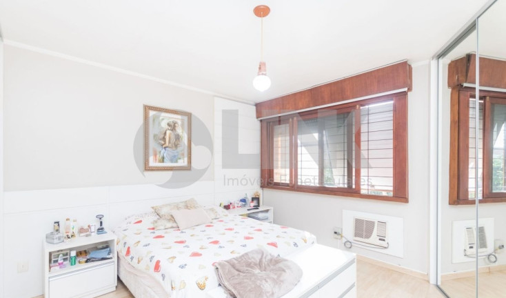 Imagem Sobrado com 3 Quartos à Venda, 316 m² em Jardim Lindóia - Porto Alegre