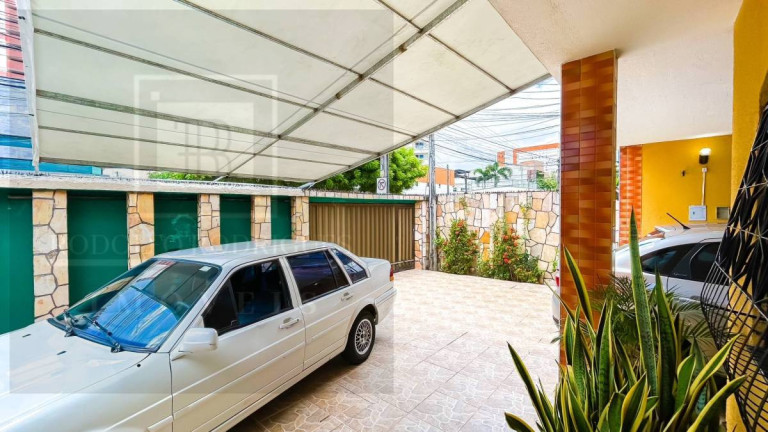 Imagem Casa com 7 Quartos à Venda, 300 m² Imagem Casa com 7 Quartos à Venda, 300 m²