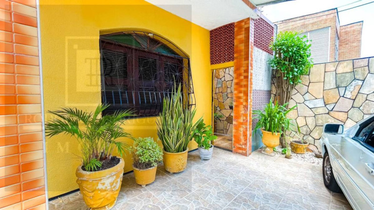 Imagem Casa com 7 Quartos à Venda, 300 m² Imagem Casa com 7 Quartos à Venda, 300 m²