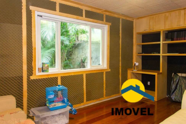 Imagem Casa com 4 Quartos à Venda, 550 m² em Itaipu - Niterói Imagem Casa com 4 Quartos à Venda, 550 m² em Itaipu - Niterói