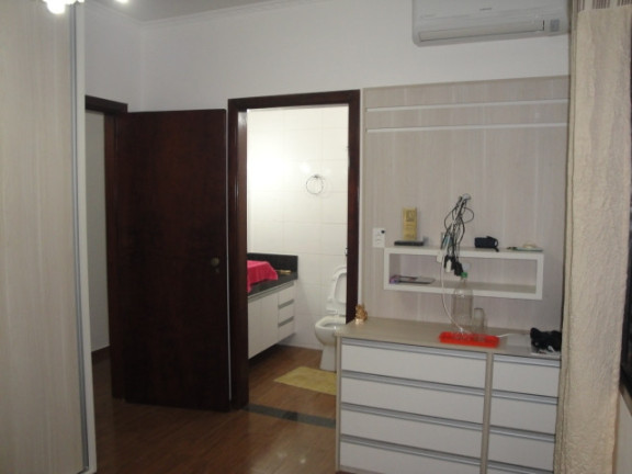 Imagem Casa com 3 Quartos à Venda, 490 m² em Vila Santa Luzia - Bauru