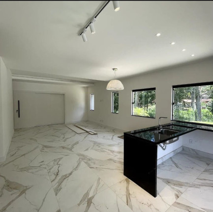 Imagem Casa com 3 Quartos à Venda, 220 m² em Albuquerque - Teresópolis