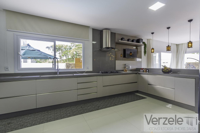 Imagem Casa com 4 Quartos à Venda, 437 m² em Santa Regina - Camboriú Imagem Casa com 4 Quartos à Venda, 437 m² em Santa Regina - Camboriú