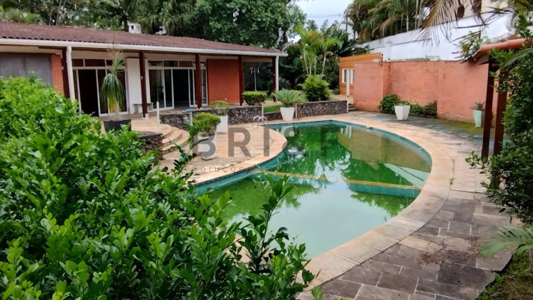 Casa com 4 Quartos à Venda, 250 m² em Interlagos - São Paulo