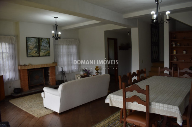 Imagem Casa com 4 Quartos à Venda, 248 m² em Região Do Alto Do Capivari - Campos Do Jordão Imagem Casa com 4 Quartos à Venda, 248 m² em Região Do Alto Do Capivari - Campos Do Jordão