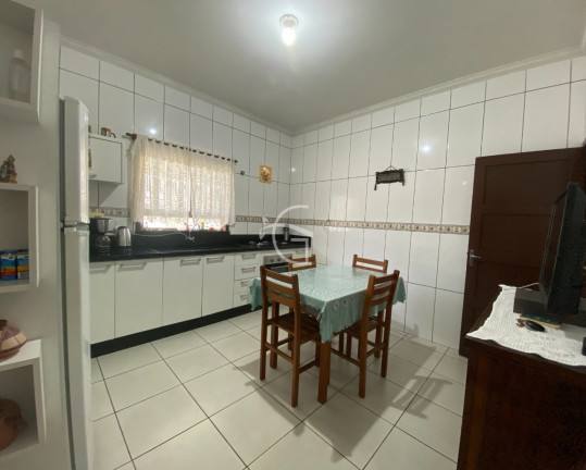 Imagem Casa com 5 Quartos à Venda, 196 m² em Anita Garibaldi - Joinville Imagem Casa com 5 Quartos à Venda, 196 m² em Anita Garibaldi - Joinville