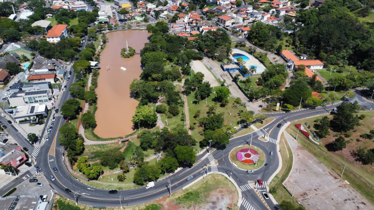 Imagem Casa com 4 Quartos à Venda, 500 m² em Vila Petrópolis - Atibaia Imagem Casa com 4 Quartos à Venda, 500 m² em Vila Petrópolis - Atibaia