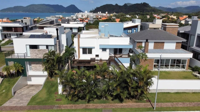 Imagem Casa com 5 Quartos à Venda, em Morro Das Pedras - Florianópolis Imagem Casa com 5 Quartos à Venda, em Morro Das Pedras - Florianópolis