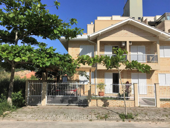 Imagem Sobrado com 2 Quartos para Temporada,  em Mariscal - Bombinhas