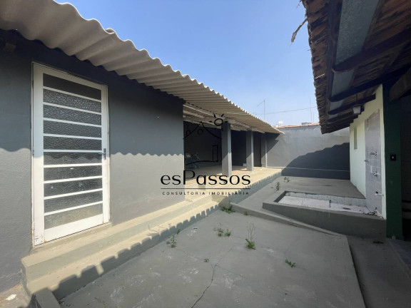 Imagem Casa com 3 Quartos à Venda, 390 m² em Centro - Florestal
