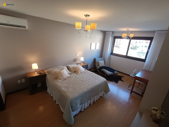 Imagem Casa com 4 Quartos à Venda, 220 m² em Córrego Grande - Florianópolis Imagem Casa com 4 Quartos à Venda, 220 m² em Córrego Grande - Florianópolis