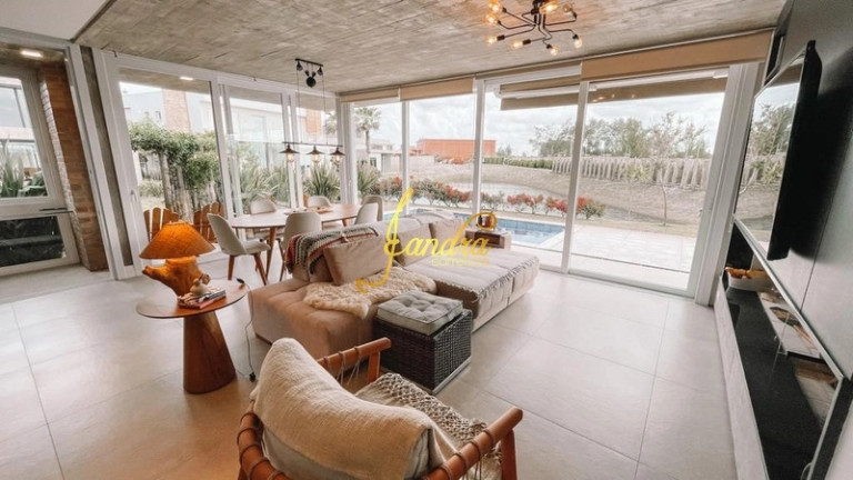 Imagem Casa de Condomínio com 3 Quartos à Venda, 300 m² em Remanso - Xangri-la