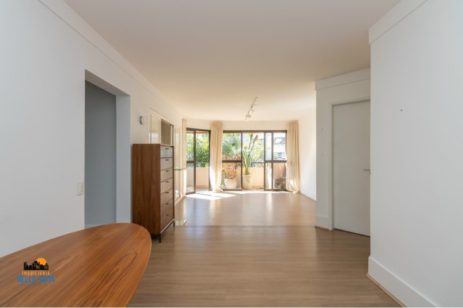 Apartamento com 2 Quartos à Venda,  em Moema - São Paulo
