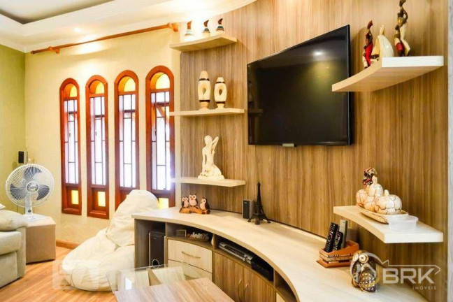 Sobrado com 6 Quartos à Venda, 300 m² em Itaquera - São Paulo