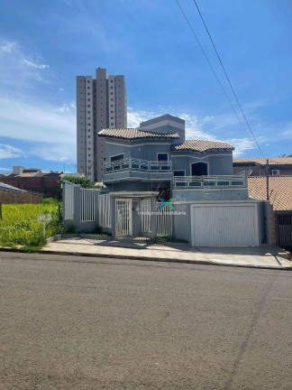 Sobrado com 4 Quartos à Venda, 235 m² em Centro - Campo Grande