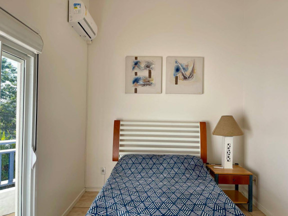 Imagem Casa com 4 Quartos para Temporada,  em Bombinhas