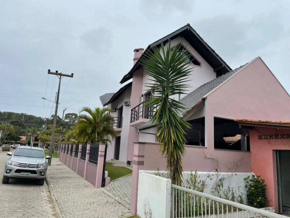 Imagem Casa com 3 Quartos à Venda, 185 m² em Morrinhos - Bombinhas
