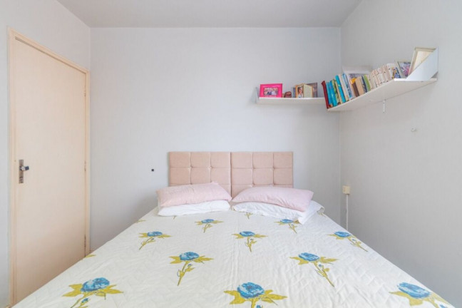 Imagem Imóvel com 3 Quartos à Venda, 64 m² em Vila Ipiranga - Porto Alegre
