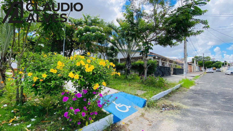 Imagem Casa com 5 Quartos à Venda, 292 m² em Centro - Feira De Santana Imagem Casa com 5 Quartos à Venda, 292 m² em Centro - Feira De Santana