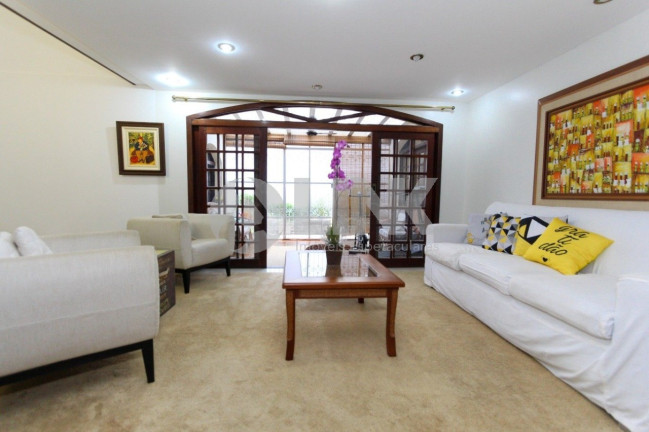 Imagem Casa com 3 Quartos à Venda, 300 m² em Chácara Das Pedras - Porto Alegre Imagem Casa com 3 Quartos à Venda, 300 m² em Chácara Das Pedras - Porto Alegre