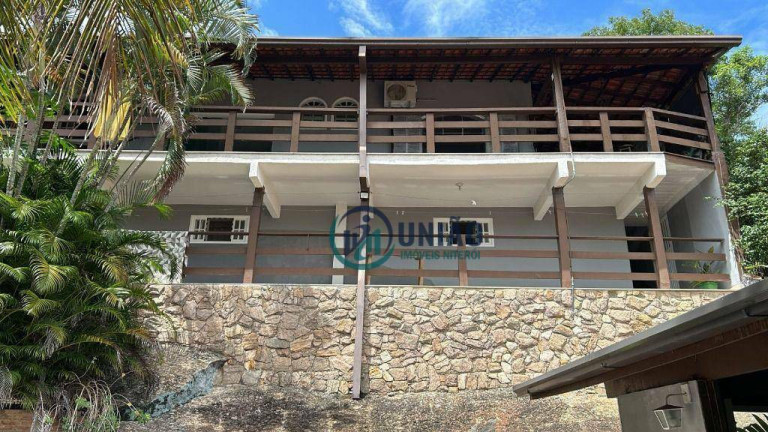 Casa com 3 Quartos à Venda, 430 m² em Itaipu - Niterói