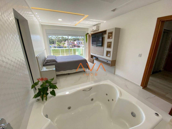 Imagem Casa com 4 Quartos à Venda, 300 m² em Rio Vermelho - Florianópolis Imagem Casa com 4 Quartos à Venda, 300 m² em Rio Vermelho - Florianópolis