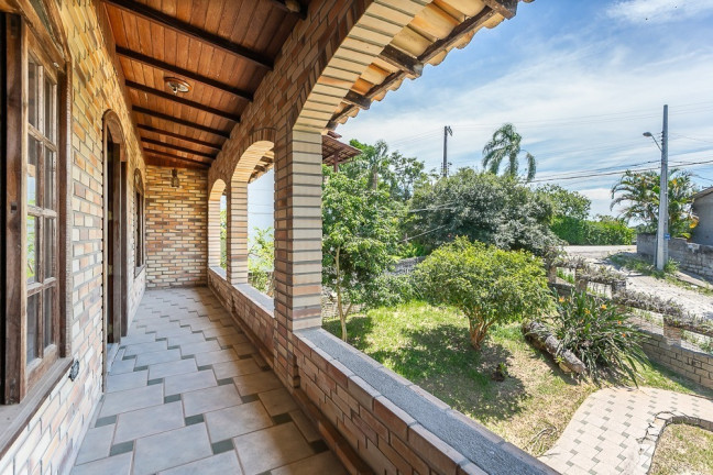 Imagem Casa com 5 Quartos à Venda, em José Mendes - Florianópolis Imagem Casa com 5 Quartos à Venda, em José Mendes - Florianópolis